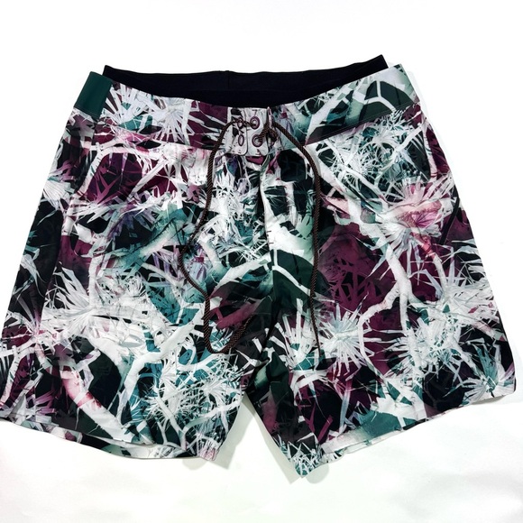 Lululemon EI Current Board Shorts Mesh Lined Palms From Below White - Picture 1 of 8